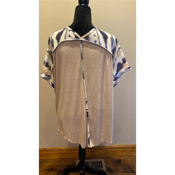 Est. 1946 Blouse Sz Large Oversized Flowy Creams & Blues Casual Top Cap Sleeves - Picture 5 of 11